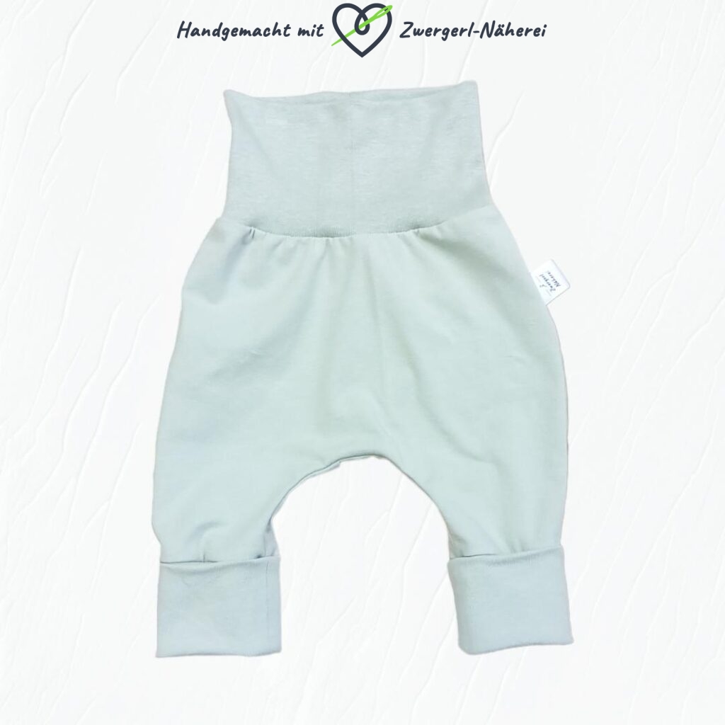 Pumphose Mitwachshose Light Sage mittel handmade Qualität für Babys und Kleinkinder