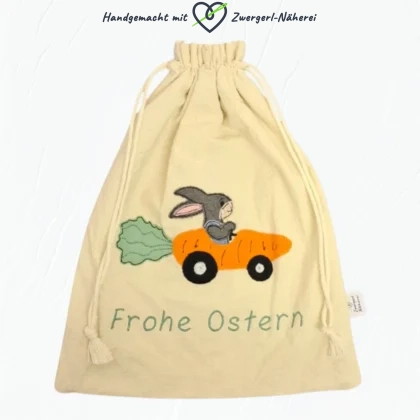 Ostersackerl aus Baumwollstoff bestickt mit Hase im Karottenauto und Spruch Frohe Ostern